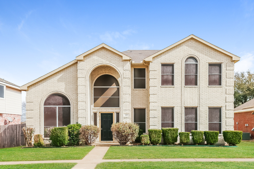 219 N Waterford Oaks Dr Cedar Hill, TX 75104